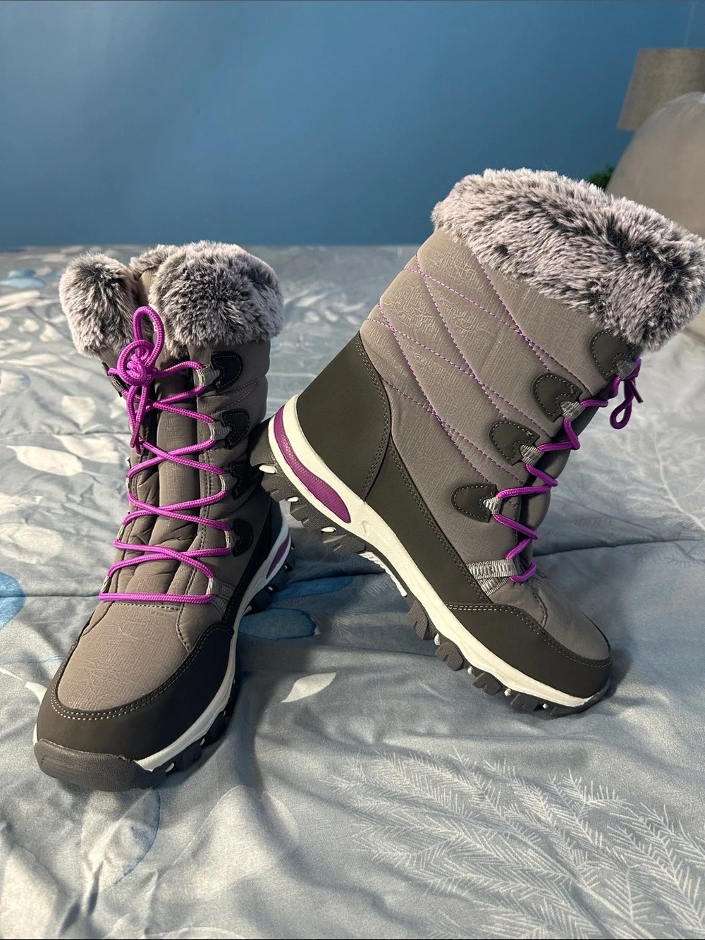 NWOT HobiBear Women's Winter Boots w/Purple Laces & Faux-Fur Trim Sz 9.5-10.5